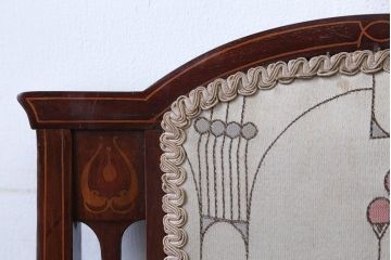 レトロ家具　イギリスアンティーク　レトロなファブリックがかわいい小ぶりなチェア(1)