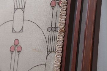 レトロ家具　イギリスアンティーク　レトロなファブリックがかわいい小ぶりなチェア(1)