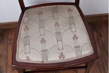 レトロ家具　イギリスアンティーク　レトロなファブリックがかわいい小ぶりなチェア(1)