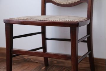 レトロ家具　イギリスアンティーク　レトロなファブリックがかわいい小ぶりなチェア(1)