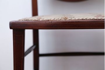レトロ家具　イギリスアンティーク　レトロなファブリックがかわいい小ぶりなチェア(1)