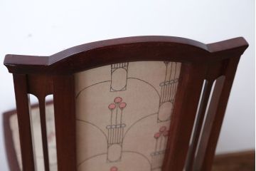 レトロ家具　イギリスアンティーク　レトロなファブリックがかわいい小ぶりなチェア(1)