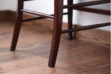 レトロ家具　イギリスアンティーク　レトロなファブリックがかわいい小ぶりなチェア(1)
