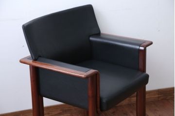 中古 イタリアMERITALIA(メリタリア)製本革の1人掛けアームソファ