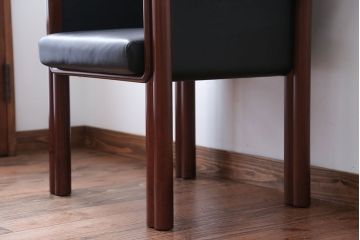 中古 イタリアMERITALIA(メリタリア)製本革の1人掛けアームソファ