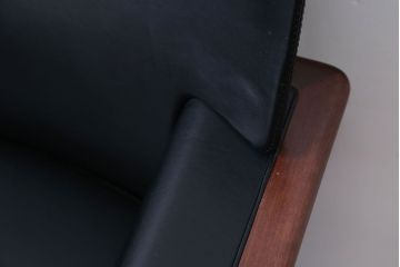 中古 イタリアMERITALIA(メリタリア)製本革の1人掛けアームソファ