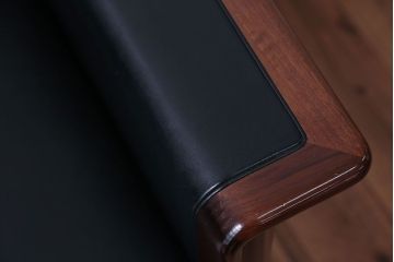 中古 イタリアMERITALIA(メリタリア)製本革の1人掛けアームソファ