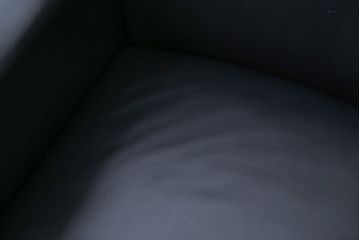 中古 イタリアMERITALIA(メリタリア)製本革の1人掛けアームソファ