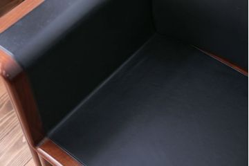 中古 イタリアMERITALIA(メリタリア)製本革の1人掛けアームソファ