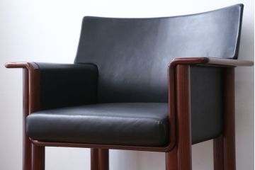 中古 イタリアMERITALIA(メリタリア)製本革の1人掛けアームソファ