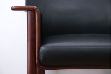 中古 イタリアMERITALIA(メリタリア)製本革の1人掛けアームソファ