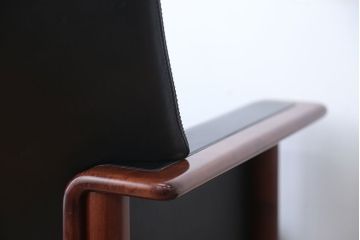 中古 イタリアMERITALIA(メリタリア)製本革の1人掛けアームソファ