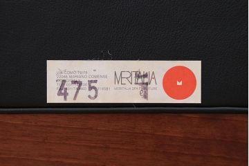 中古 イタリアMERITALIA(メリタリア)製本革の1人掛けアームソファ