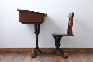 アンティーク家具　イギリスアンティーク　オーク材!チェア付き鉄脚スクールデスク