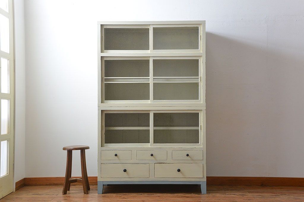 アンティーク家具　アンティークペイント　気泡ガラス入り重ね食器棚(カップボード)