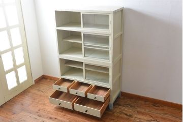 アンティーク家具　アンティークペイント　気泡ガラス入り重ね食器棚(カップボード)