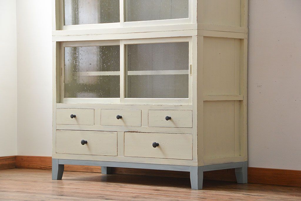 アンティーク家具　アンティークペイント　気泡ガラス入り重ね食器棚(カップボード)