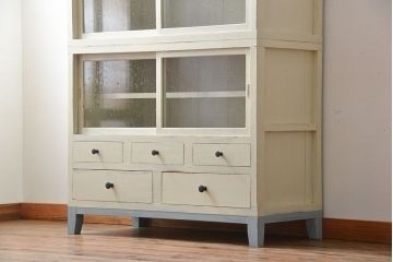 アンティーク家具　アンティークペイント　気泡ガラス入り重ね食器棚(カップボード)