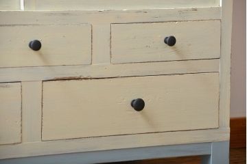 アンティーク家具　アンティークペイント　気泡ガラス入り重ね食器棚(カップボード)