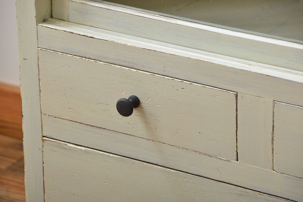 アンティーク家具　アンティークペイント　気泡ガラス入り重ね食器棚(カップボード)