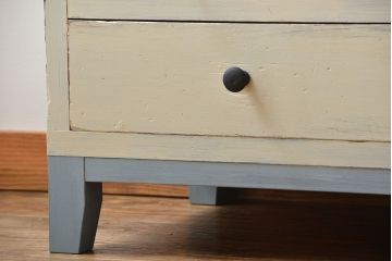 アンティーク家具　アンティークペイント　気泡ガラス入り重ね食器棚(カップボード)