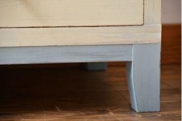 アンティーク家具　アンティークペイント　気泡ガラス入り重ね食器棚(カップボード)