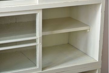 アンティーク家具　アンティークペイント　気泡ガラス入り重ね食器棚(カップボード)