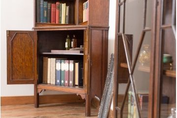 アンティーク家具　イギリスアンティーク　オーク材のコーナーブックシェルフ(本棚)