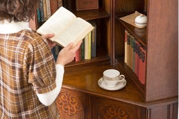 アンティーク家具　イギリスアンティーク　オーク材のコーナーブックシェルフ(本棚)