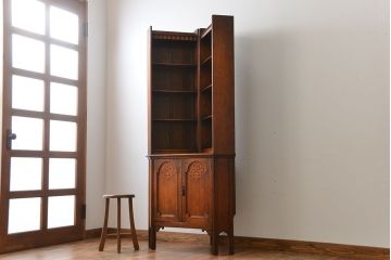 アンティーク家具　イギリスアンティーク　オーク材のコーナーブックシェルフ(本棚)
