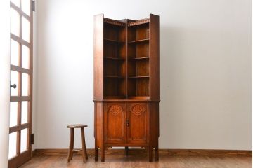 アンティーク家具　イギリスアンティーク　オーク材のコーナーブックシェルフ(本棚)
