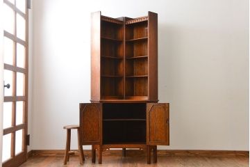 アンティーク家具　イギリスアンティーク　オーク材のコーナーブックシェルフ(本棚)