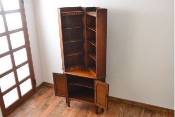アンティーク家具　イギリスアンティーク　オーク材のコーナーブックシェルフ(本棚)