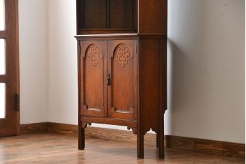 アンティーク家具　イギリスアンティーク　オーク材のコーナーブックシェルフ(本棚)