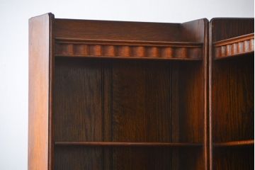 アンティーク家具　イギリスアンティーク　オーク材のコーナーブックシェルフ(本棚)