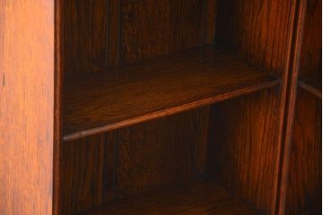 アンティーク家具　イギリスアンティーク　オーク材のコーナーブックシェルフ(本棚)