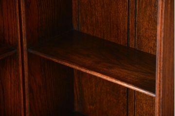 アンティーク家具　イギリスアンティーク　オーク材のコーナーブックシェルフ(本棚)