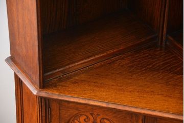 アンティーク家具　イギリスアンティーク　オーク材のコーナーブックシェルフ(本棚)