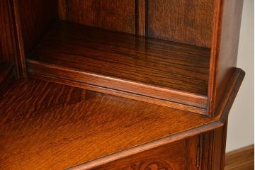 アンティーク家具　イギリスアンティーク　オーク材のコーナーブックシェルフ(本棚)