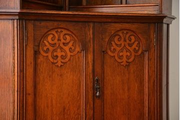 アンティーク家具　イギリスアンティーク　オーク材のコーナーブックシェルフ(本棚)