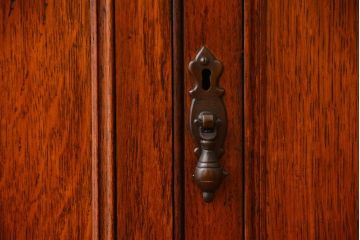 アンティーク家具　イギリスアンティーク　オーク材のコーナーブックシェルフ(本棚)