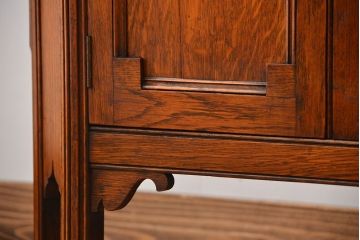 アンティーク家具　イギリスアンティーク　オーク材のコーナーブックシェルフ(本棚)