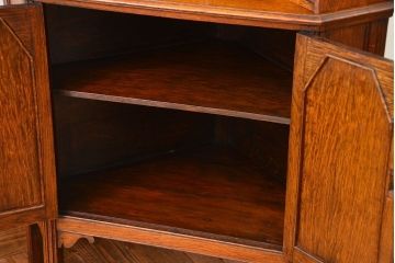 アンティーク家具　イギリスアンティーク　オーク材のコーナーブックシェルフ(本棚)