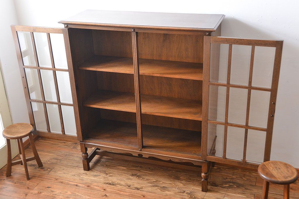 中古　高級品!永田良介商店製　面取りガラス扉の脚付きキャビネット(定価約68万円)