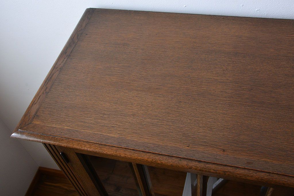 中古　高級品!永田良介商店製　面取りガラス扉の脚付きキャビネット(定価約68万円)