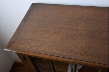 中古　高級品!永田良介商店製　面取りガラス扉の脚付きキャビネット(定価約68万円)