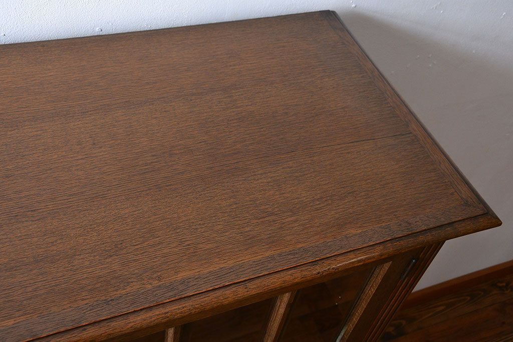 中古　高級品!永田良介商店製　面取りガラス扉の脚付きキャビネット(定価約68万円)