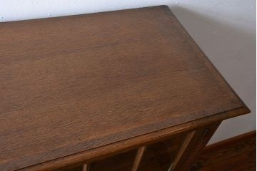 中古　高級品!永田良介商店製　面取りガラス扉の脚付きキャビネット(定価約68万円)