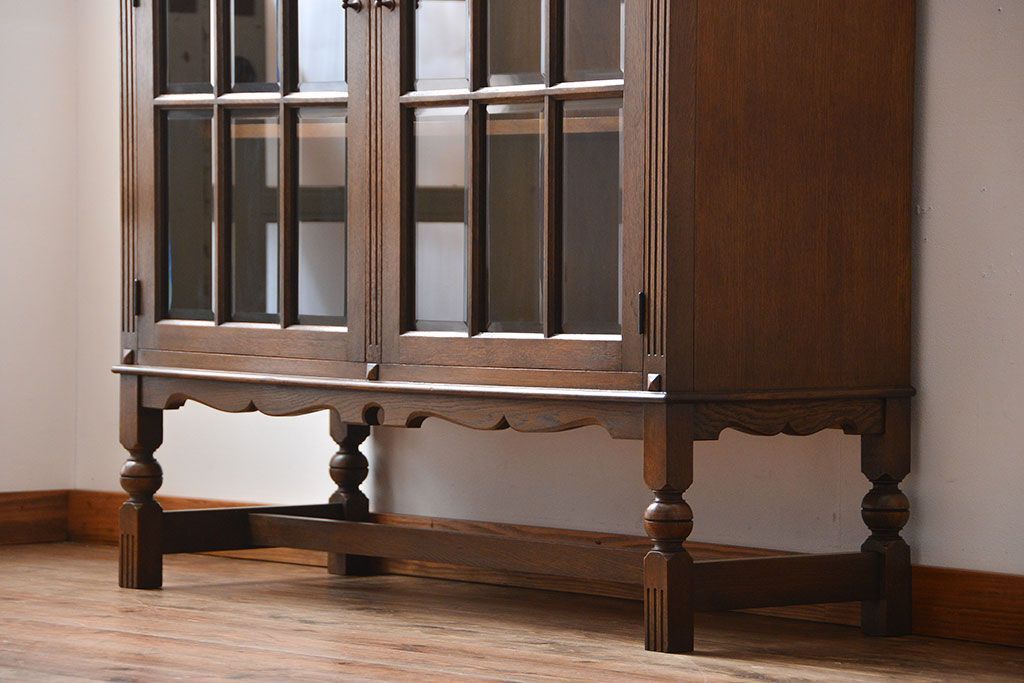 中古　高級品!永田良介商店製　面取りガラス扉の脚付きキャビネット(定価約68万円)