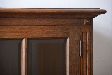 中古　高級品!永田良介商店製　面取りガラス扉の脚付きキャビネット(定価約68万円)